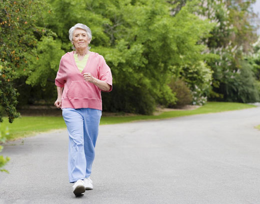 با این حرکت ها هنگام پیاده روی استخوان های خود را تقویت کنید