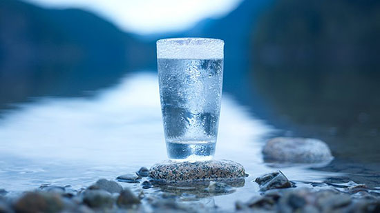 فواید و عوارض نوشیدن آب مقطر