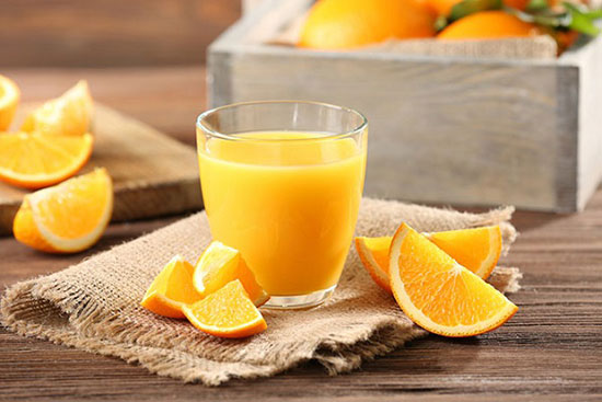 نوشیدن آب پرتقال یا خوردن یک میوه کامل پرتقال!