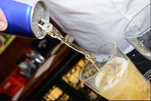 مضرات ترکیب الکل و نوشیدنی های انرژی زا