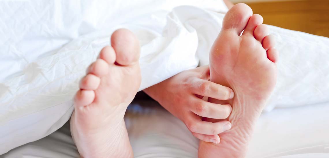 علت گرفتگی پا چیست و چطور درمان می‌شود؟