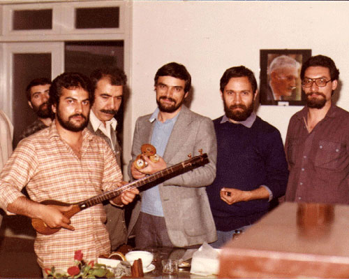گروه چاووش اولین گروهی که موسیقی زیرزمینی اجرا کرد.