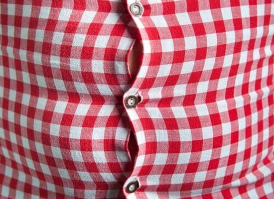 آموزش ترفندهایی برای پوشاندن شکم در زیر لباس