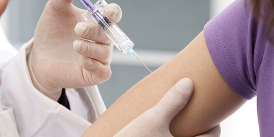 تزریق واکسن برای پیشگیری از سرطان دهانه رحم