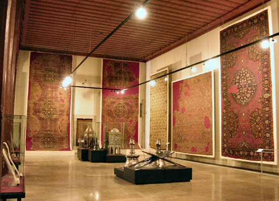 آشنایی با موزه فرش ایران