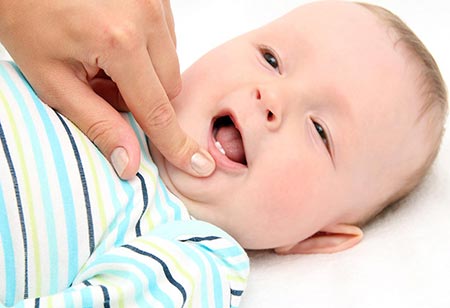 چه عواملی در دیر دندان درآوردن نوزاد موثرند؟