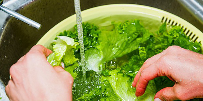 بهترین روش شستن سبزیجات