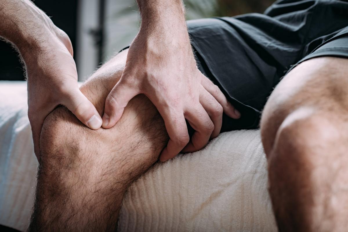 علت درد در عضله ران چیست ؟ درمان و پیشگیری