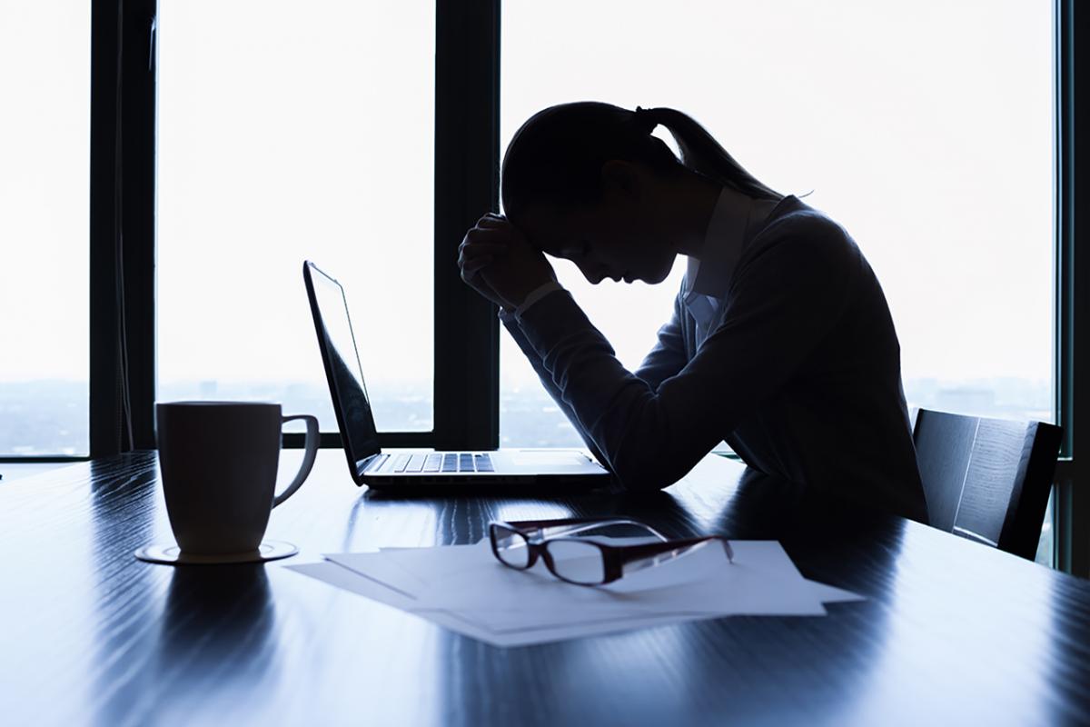 ۷ راه مهار غم و غصه در محیط کار