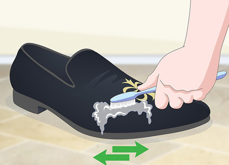 تمیز کردن کفش مخملی از لکه‌ها