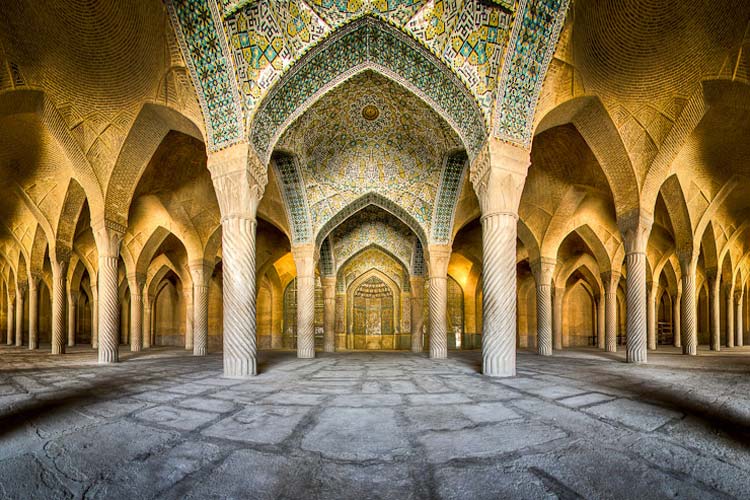 مسجد وکیل شیراز، تلفیقی ناب از معماری و هنر ایرانی