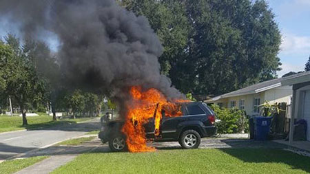 آتش گرفتن خودروی جیپ مرد آمریکایی هنگام شارژ نوت۷ سامسونگ