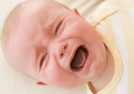 چه زمان گریه نوزاد غیر طبیعی است؟