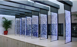 آبنمای شیشه ای دیواری ، با این ایده دیوارهای خود را زیبا کنید