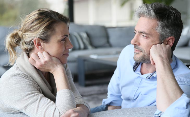 ۱۰ موضوع برای گفتگو با همسر وقتی حرفی برای گفتن ندارید