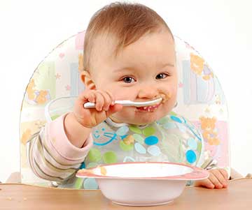 نکاتی در مورد شروع غذای کمکی نوزاد
