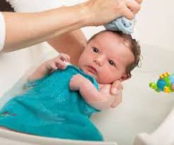 نکاتی در مورد غسل دادن نوزاد