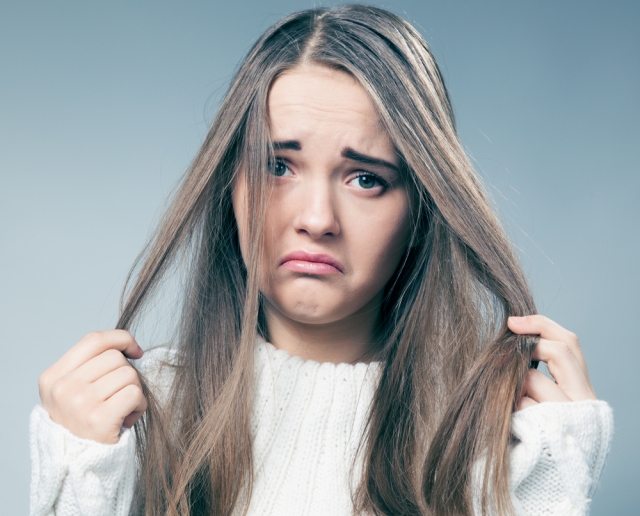 9 اشتباه که موهای شما را چرب می‌کند!