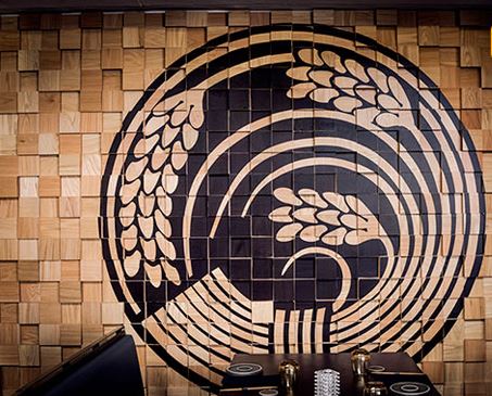 طراحی داخلی مدرن رستوران با الهام از نمادهای ژاپنی