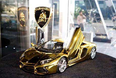 گران ترین اتومبیل جهان با بدنه طلا و جواهر