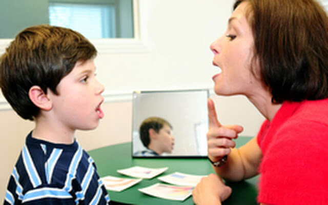 علل تأخیر در رشد گفتاری کودک