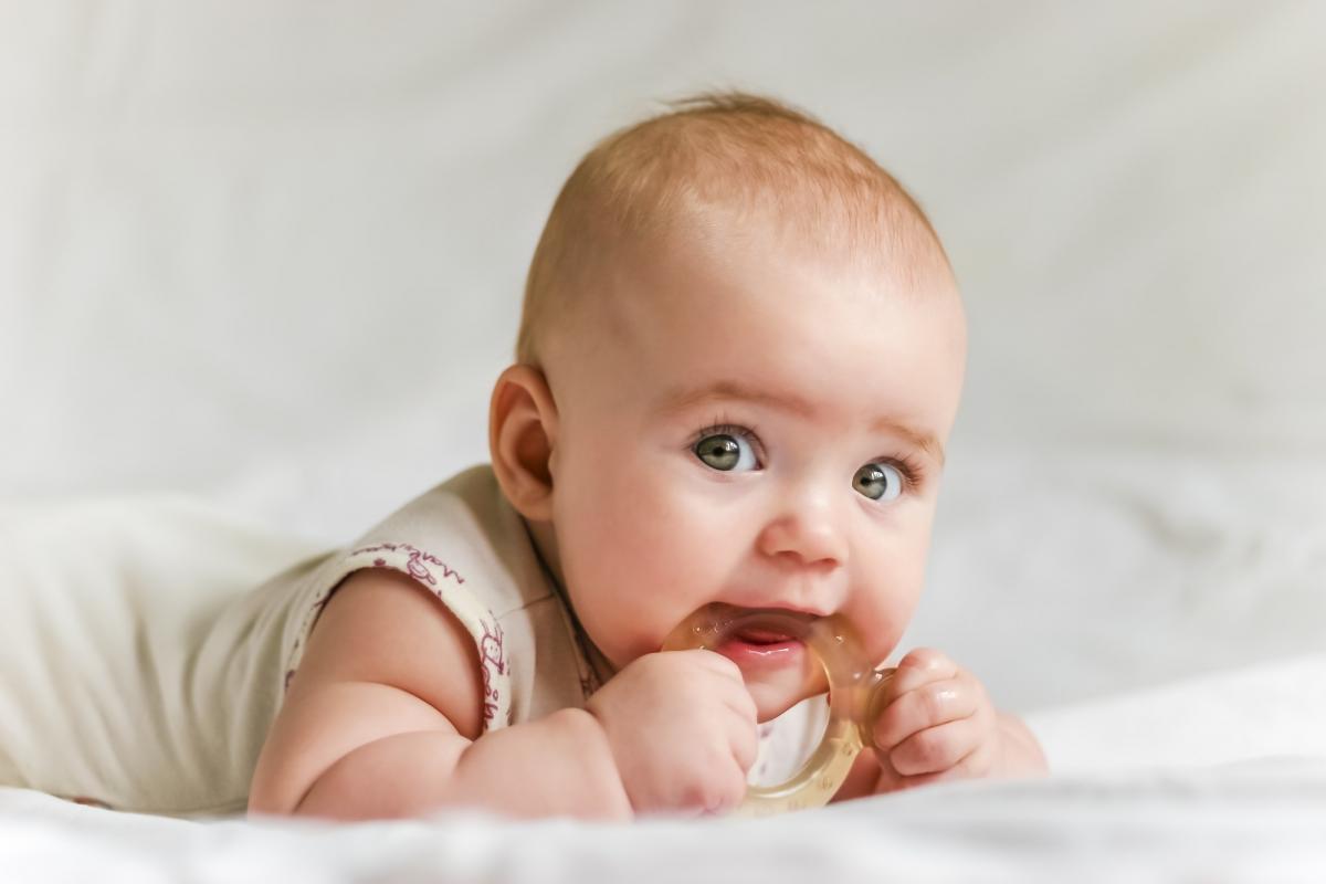 علائم و روش های تشخیص کم کاری تیروئید در نوزادان