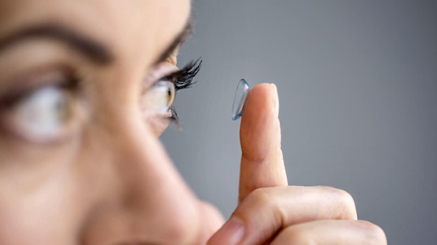 ۱۰ واقعیت درباره لنزهای تماسی که نمی‌دانستید