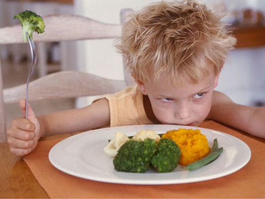 والدین کودکان بد غذا بخوانند