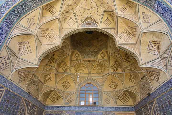 15 جاذبه دیدنی اصفهان که باید دیده شوند.