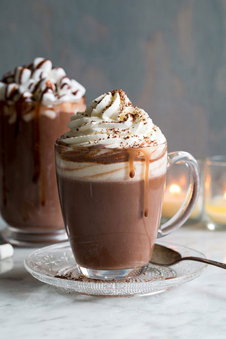 طرز تهیه نوشیدنی شکلات داغ خامه ای برای روزهای سرد