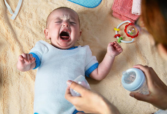 دلایل گریه در نوزادان 