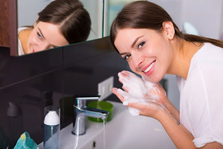 اهمیت پاکسازی پوست با ژل صورت