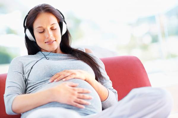 کارهایی که برای خوشحالی جنین در بارداری باید انجام داد