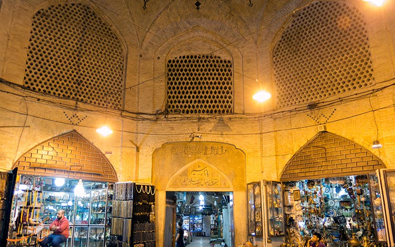 سرای مشیر در دل بازار وکیل شیراز