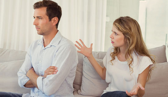 اگر همسرتان از بحث و گفتگو کنار می کشد چه باید کرد؟