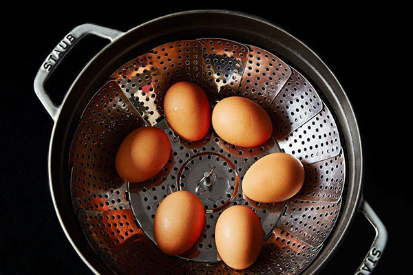طرز تهیه ترشی تخم مرغ رنگی