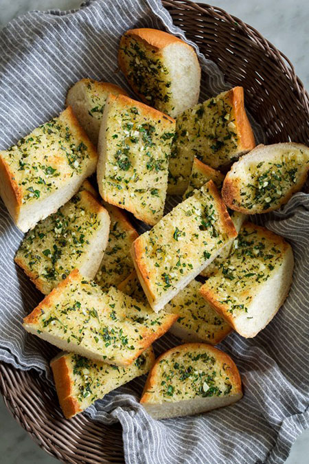 طرز تهیه نان سیر با کره و پنیر