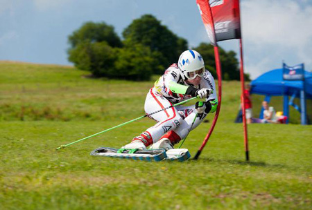 آشنایی با اصول و قوانین ورزش اسکی روی چمن