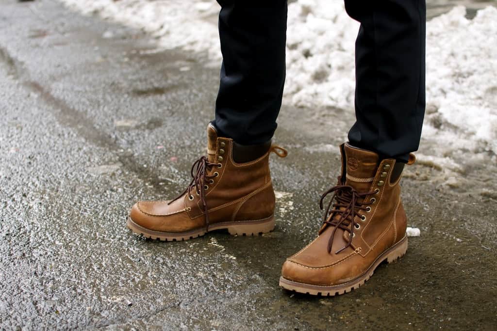 بهترین راه های نگهداری و تمیز کردن کفش های زمستانی