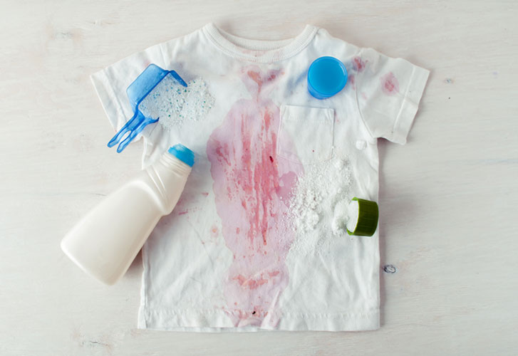 اشتباهات رایج در تمیز کردن لکه لباس ها