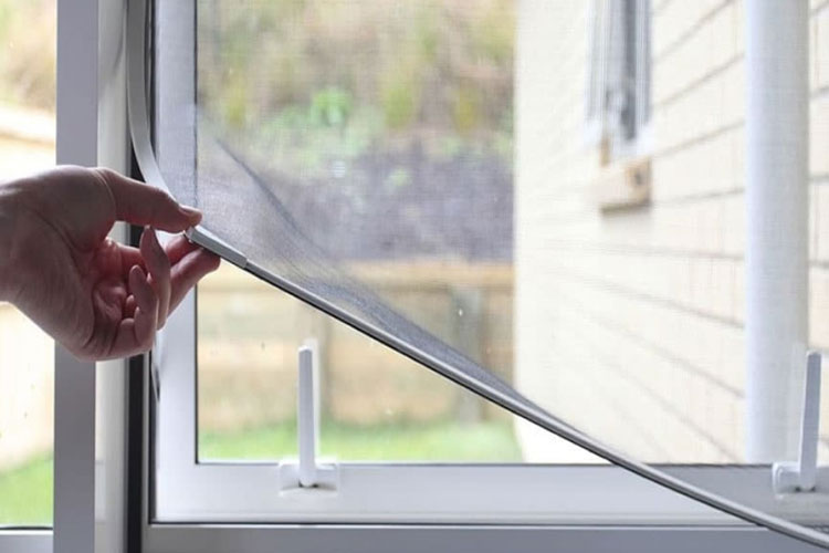 با استفاده توری پنجره جلو ورود حشرات موذی به خانه را بگیرید !