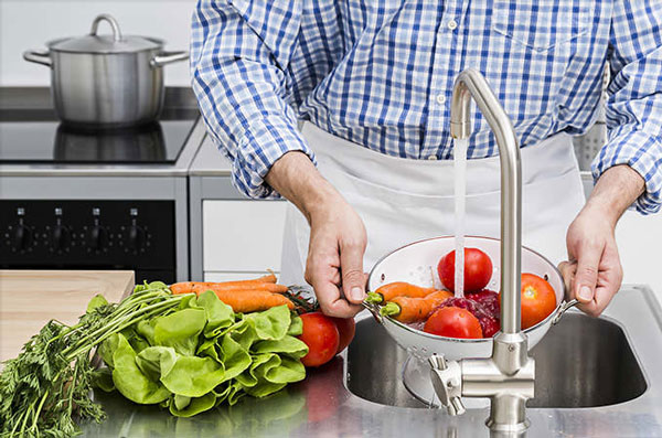 چگونه محلول ضد عفونی کننده سبزیجات خانگی درست کنیم ؟