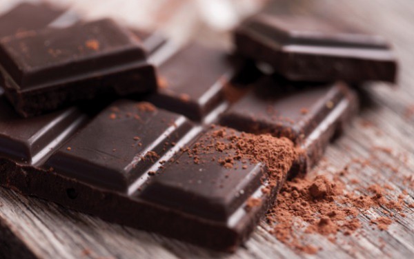 خواص شکلات تلخ : ۲۳ فایده شکلات تلخ برای سلامتی، پوست و مو