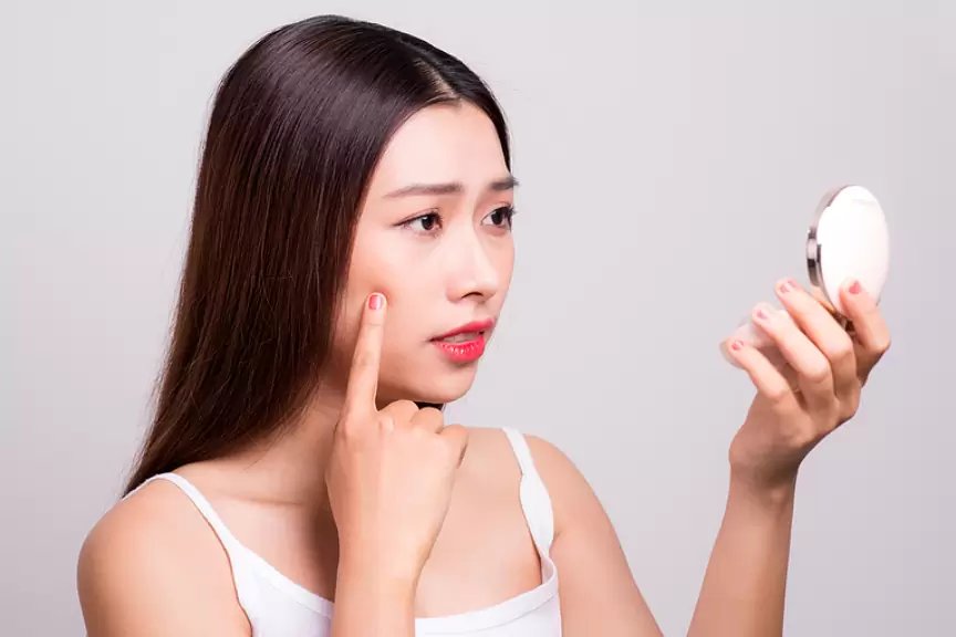 5 اشتباه مراقبت از پوست برای پوست های حساس که باید از آن اجتناب کنید