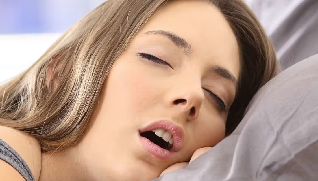آیا می دانید چرا هنگام خواب بزاق از دهان خارج می شود؟