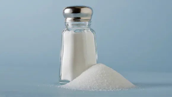 اگر نمک زیاد بخورید چه اتفاقی می افتد؟