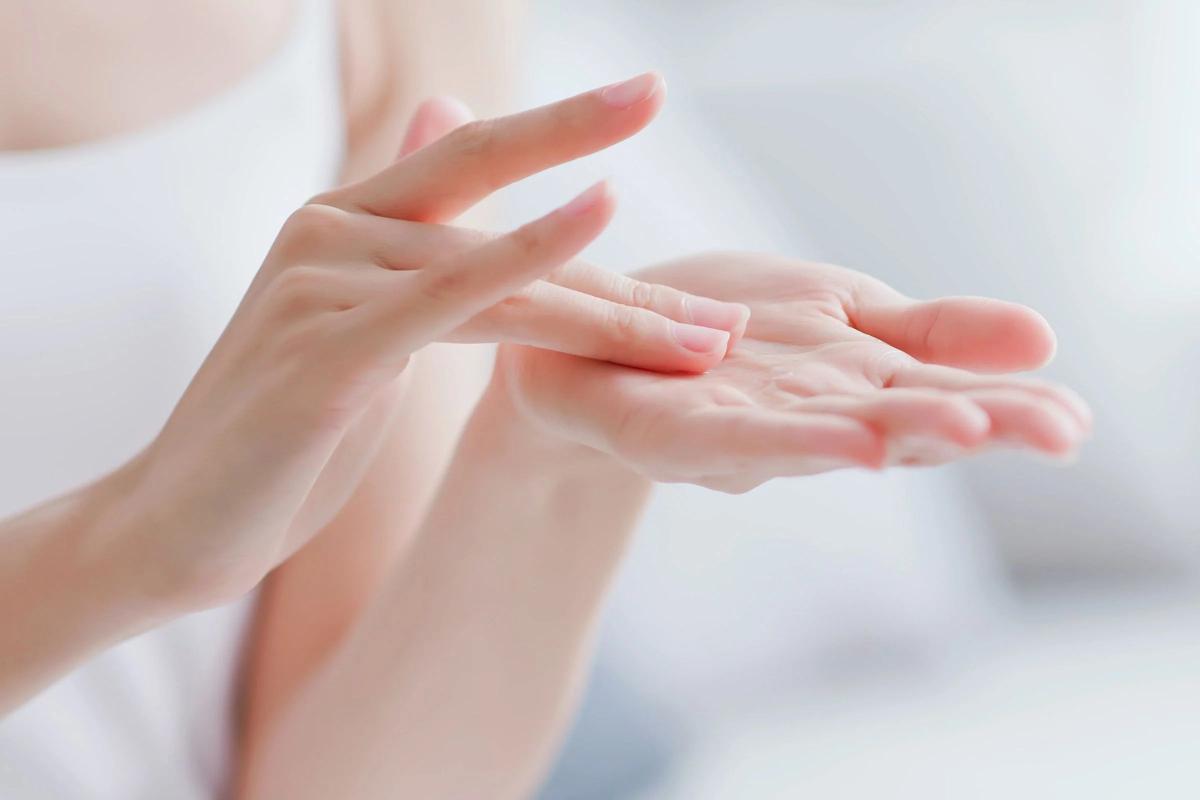 مراقبت از پوست برای 20 سالگی: چگونه پوست را شاداب نگه داریم