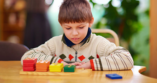 20 نشانه کودکان مبتلا به اوتیسم