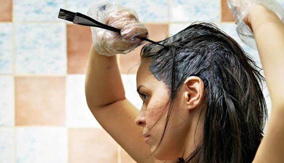 پیشگیری از لکه رنگ مو روی پوست