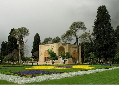 شیراز گردی و باغ جهان نما